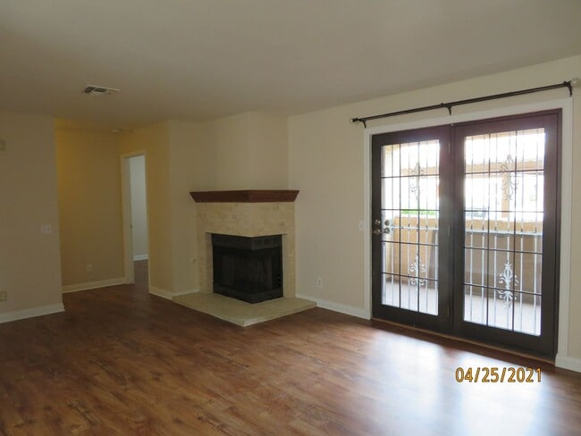Foto del edificio - NEW INTERIOR PAINT, NEW FLOORIG, NEW APPLI...