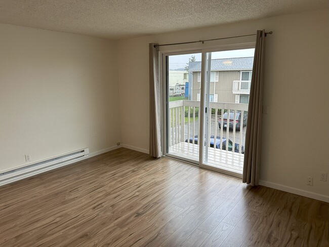 Living Room - 804 22nd St NE