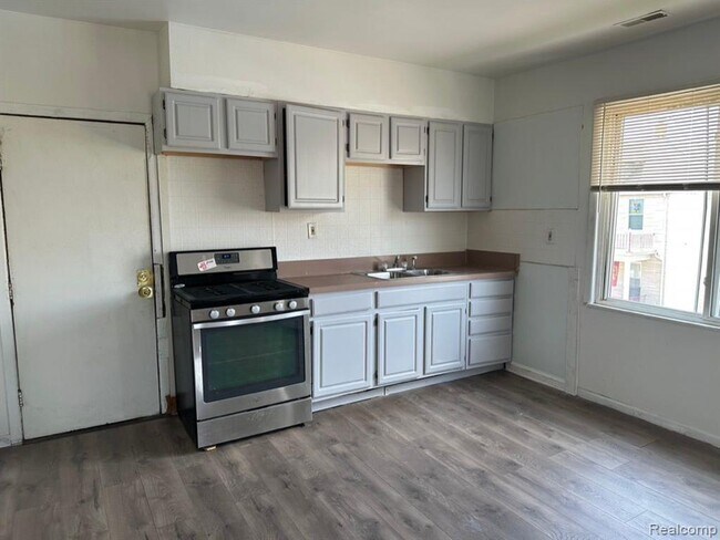 Building Photo - 2300 Whalen St