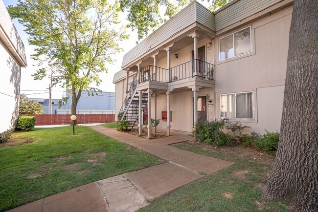 Foto del edificio - Spacious 3 Bed 2 Bath Condo in Tulsa!