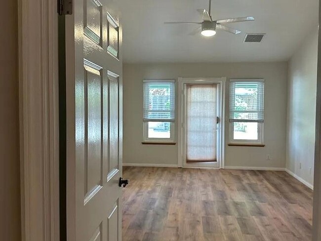 Building Photo - Beautiful home