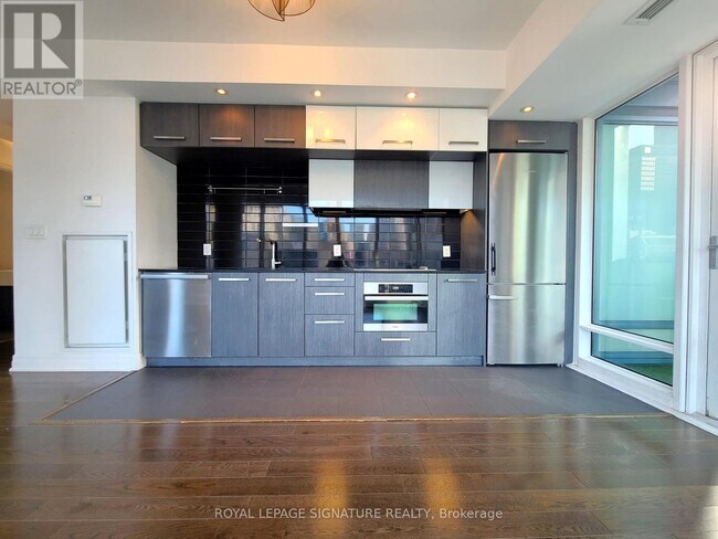 Building Photo - 8 The Esplanade