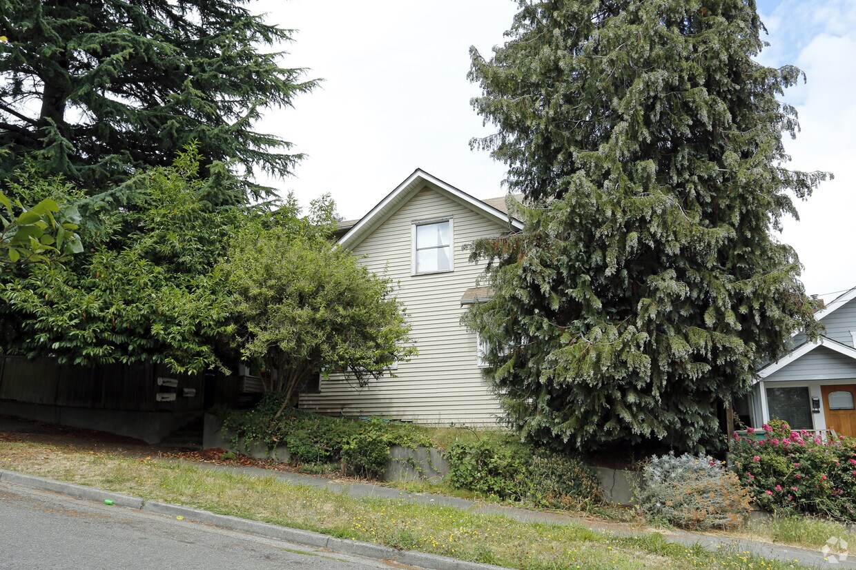 Primary Photo - 30th Ave SW