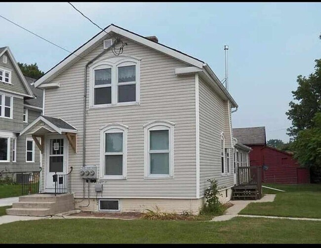 Building Photo - 508 St Clair St