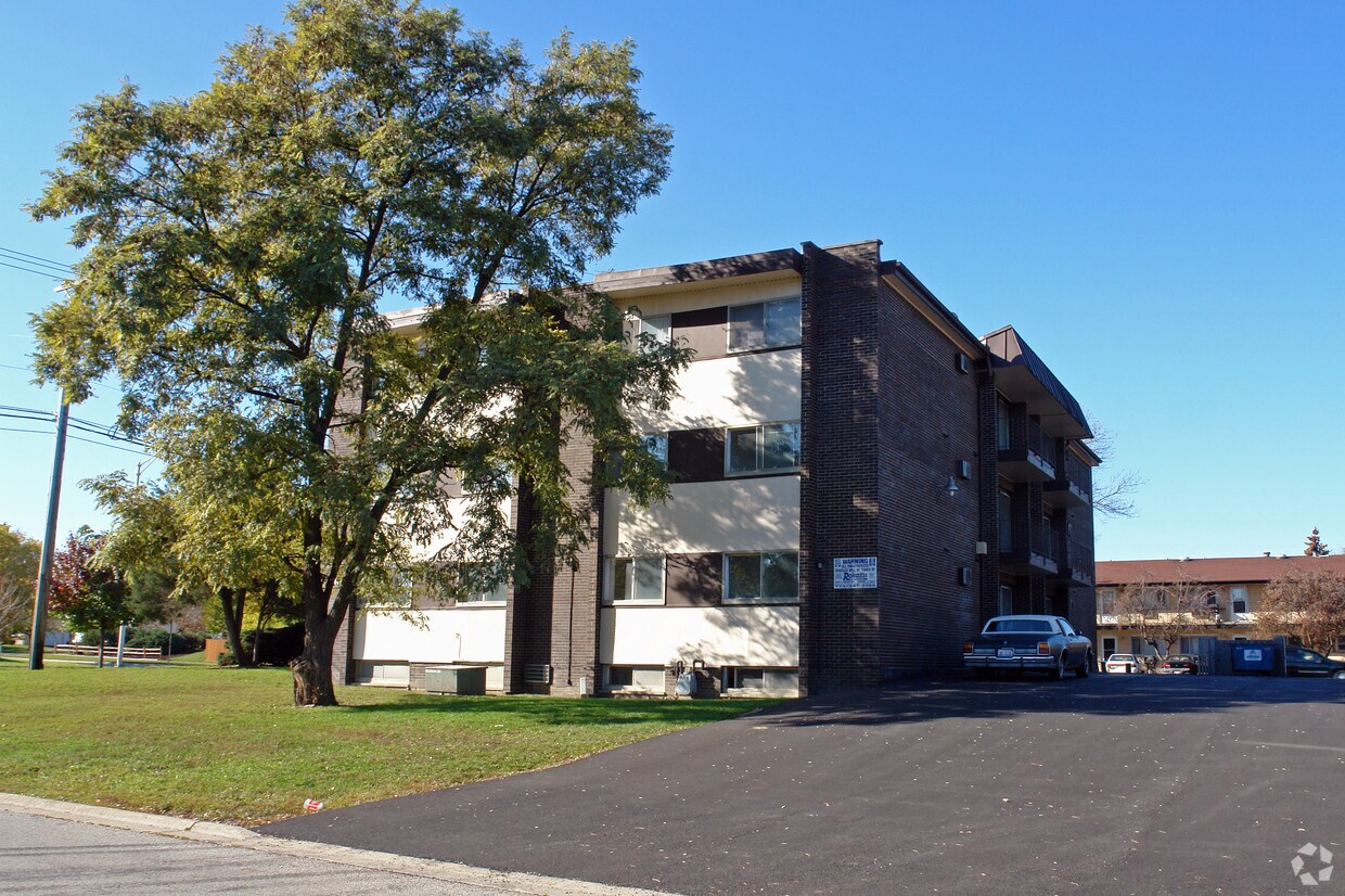 Building Photo - 8656-8658 S 84th Ct