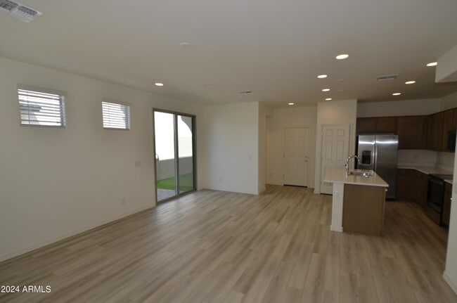 Foto del edificio - 1306 W Sparrow Dr