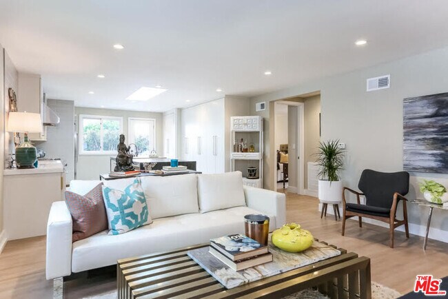 Foto del edificio - 9016 Dicks St