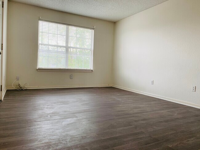 Building Photo - 824 Saddlewood St