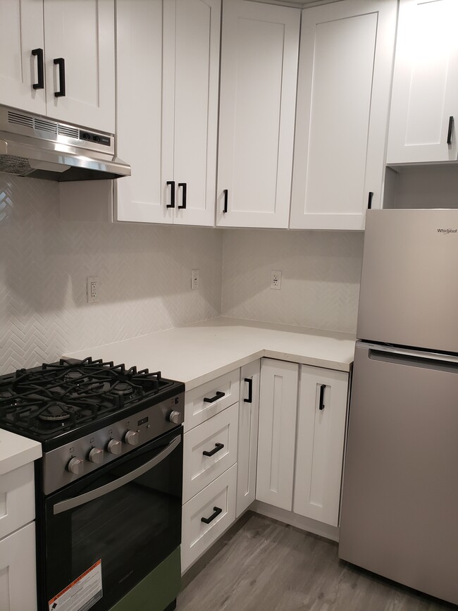 Plenty of counterspace for some great cooking! - 10124 Longworth Ave