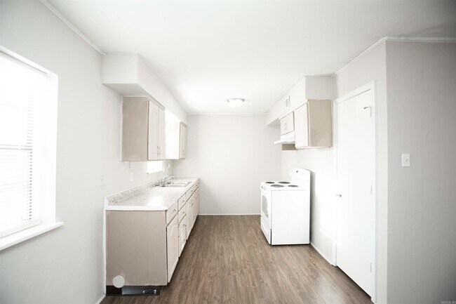 Building Photo - 1103 Nina St