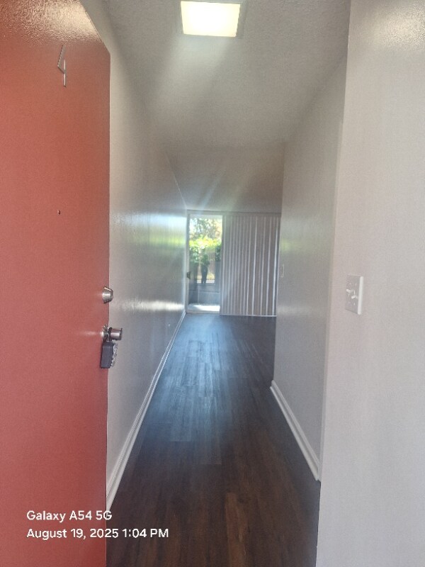 Building Photo - 609 De La Vina St