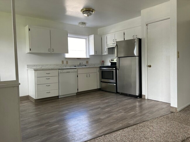 Building Photo - 2917 W 34th Ave