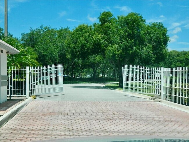 Foto del edificio - 2506 SE Anchorage Cove