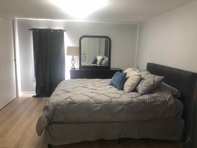 Building Photo - 102 S 13th Ave