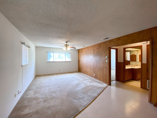 Building Photo - Perfect single apartment 2 bedroom 1 bath