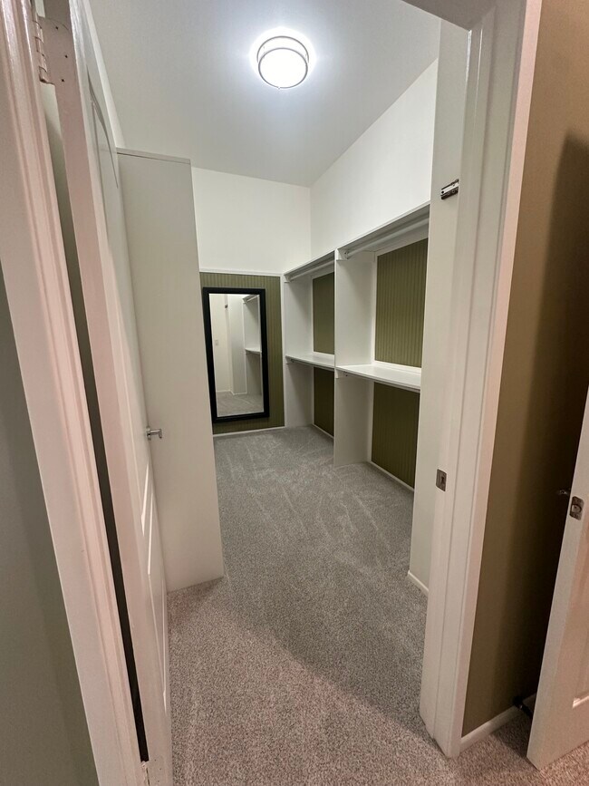 Building Photo - 11847 Laurelwood Dr