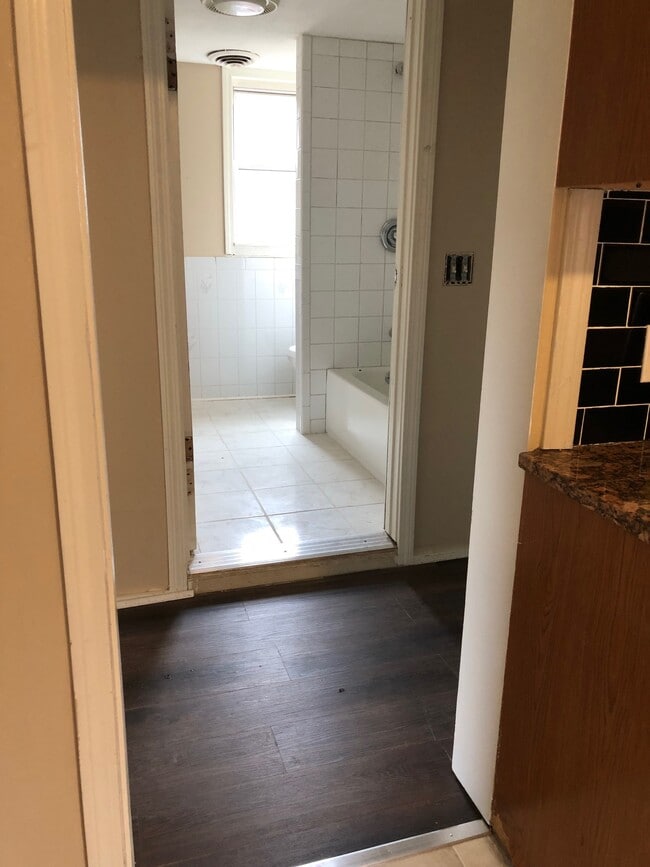 Building Photo - 119 Glen St