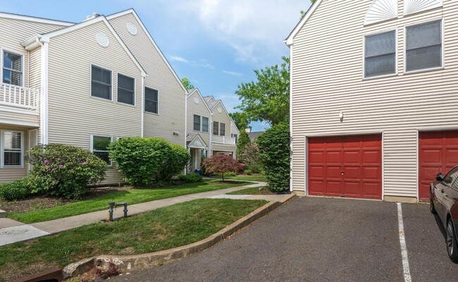 Building Photo - 227 Sherbrooke Ct