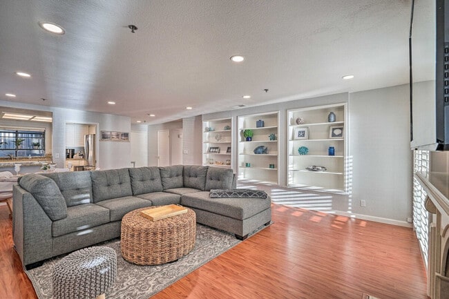 Building Photo - 220 Palmetto Ave