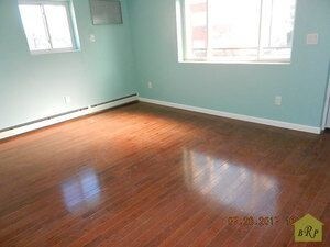 Building Photo - 556 E 86th St