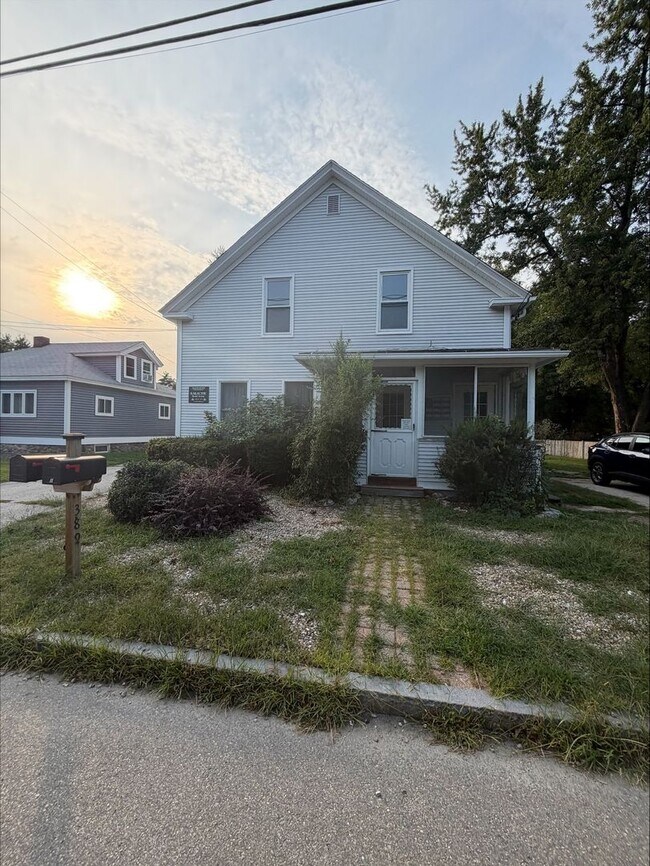 Building Photo - 389 Boynton St