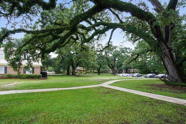 front image 3 - Bay Oaks Apartments