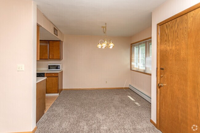 1BR, 1BA - 900 SF - Carriage Hill