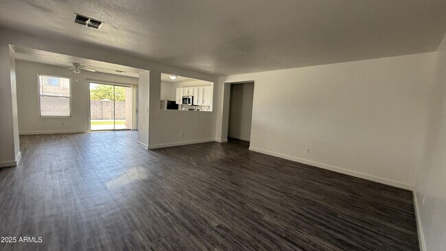 Foto del edificio - 679 W Jardin Dr