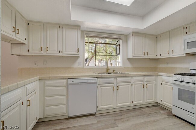 Foto del edificio - 3996 Landsdown Pl