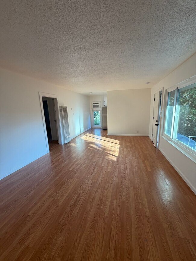 Foto del edificio - 827-827 Robinson St