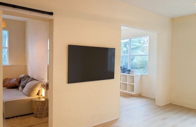 Building Photo - 900 16th St