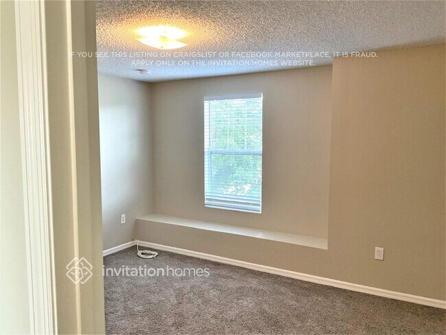 Building Photo - 490 Danube Dr