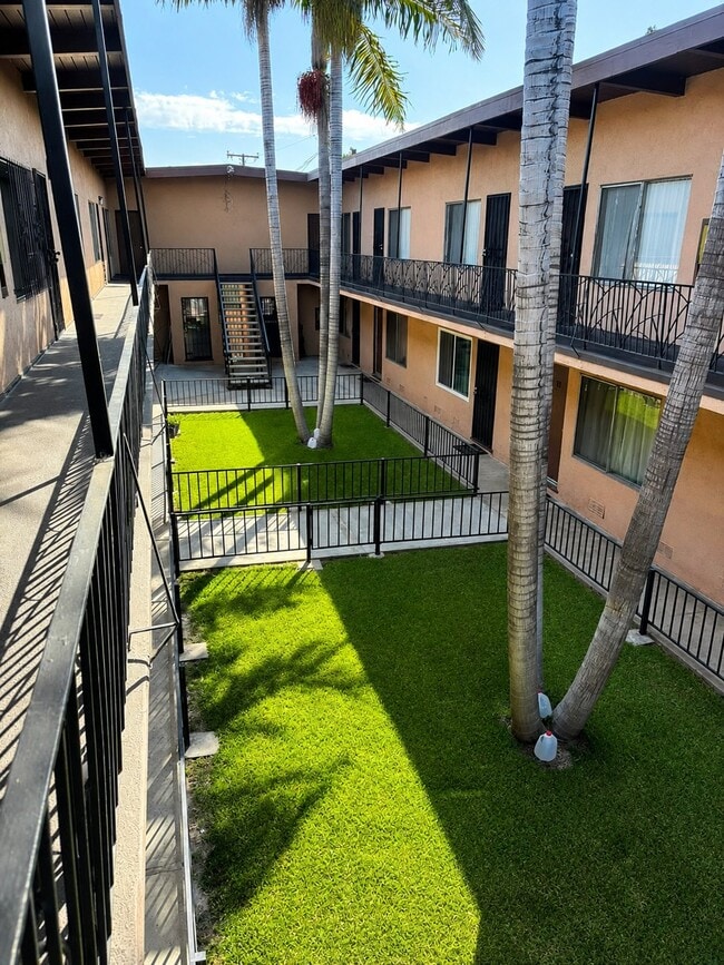 Photo - 8220 Telegraph Rd (Downey, CA) Apartment