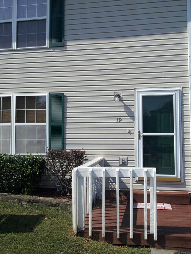 Building Photo - 1700 Lone Oak Rd