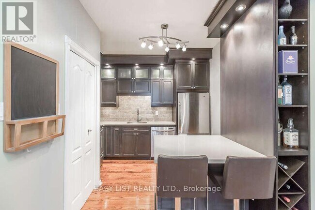 Photo du bâtiment - 393 King St W