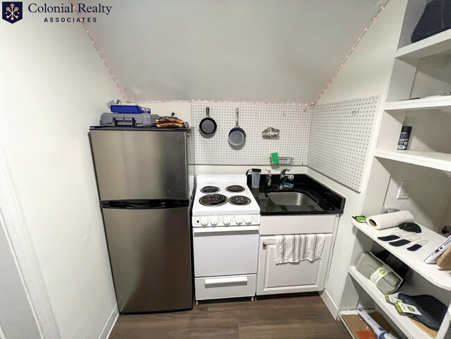 Building Photo - 90 Charles St