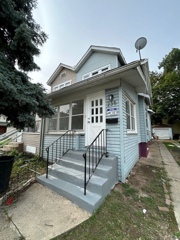 Primary Photo - 235 Park Ln