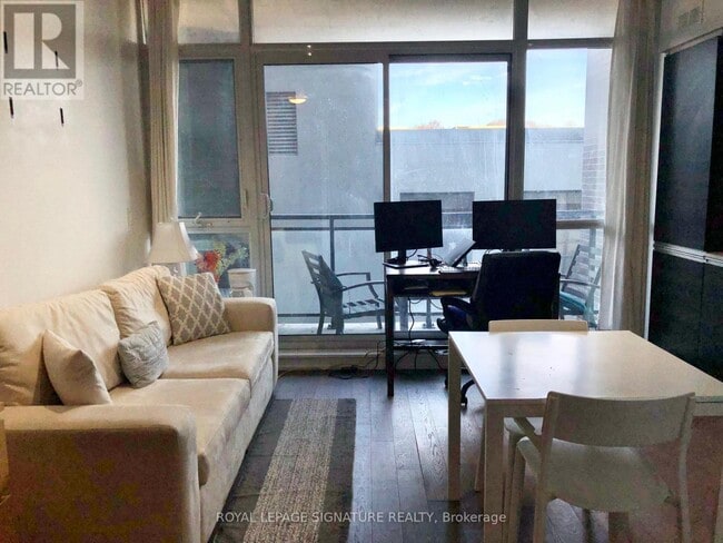 Building Photo - 1190 Dundas St E