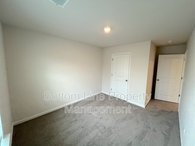 Foto del edificio - 1603 Blue Velvet Ln