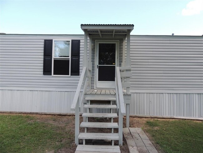 Building Photo - 135 Geerts St