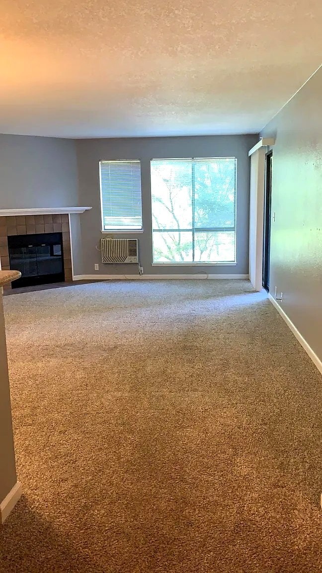 Building Photo - 39219 Guardino Dr