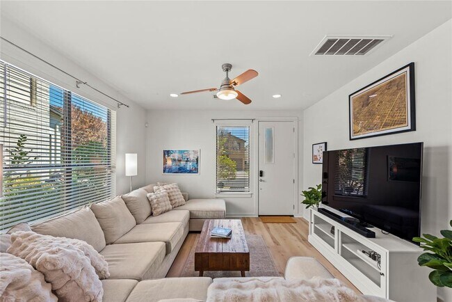 Foto del edificio - 3112 Corbin Ln