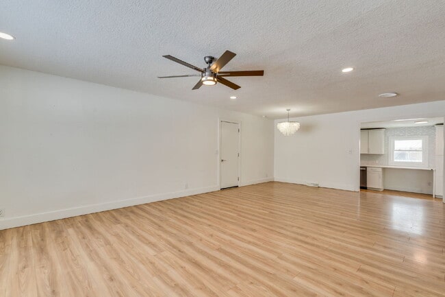 Building Photo - 1014 S Rosalie Ave