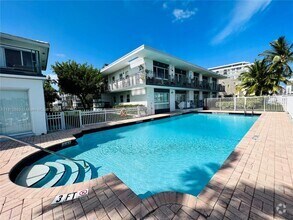 Building Photo - 946 Bay Dr