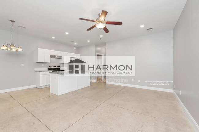 Building Photo - 5527 S Handley St