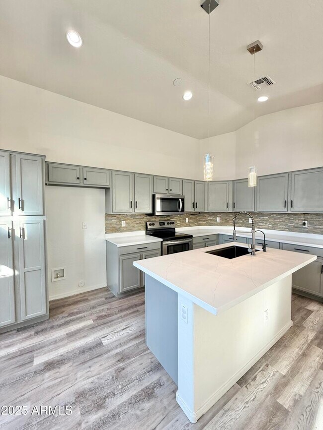 Foto del edificio - 13737 W Berridge Ln