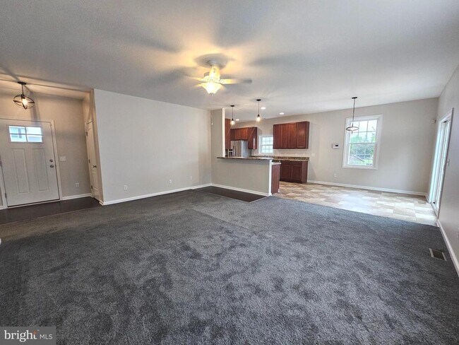 Foto del edificio - 270 Waterway Dr