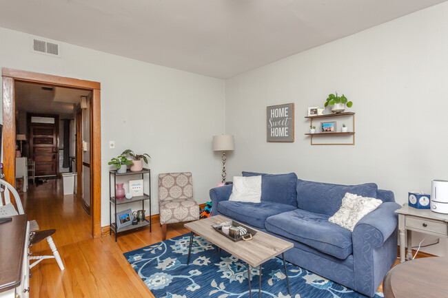 Building Photo - 1538 W Wrightwood Ave