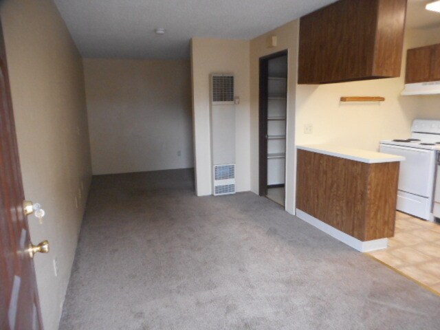 Primary Photo - 530 W Plumb Ln