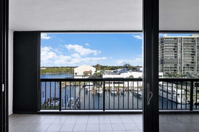 Building Photo - 4748 S Ocean Blvd